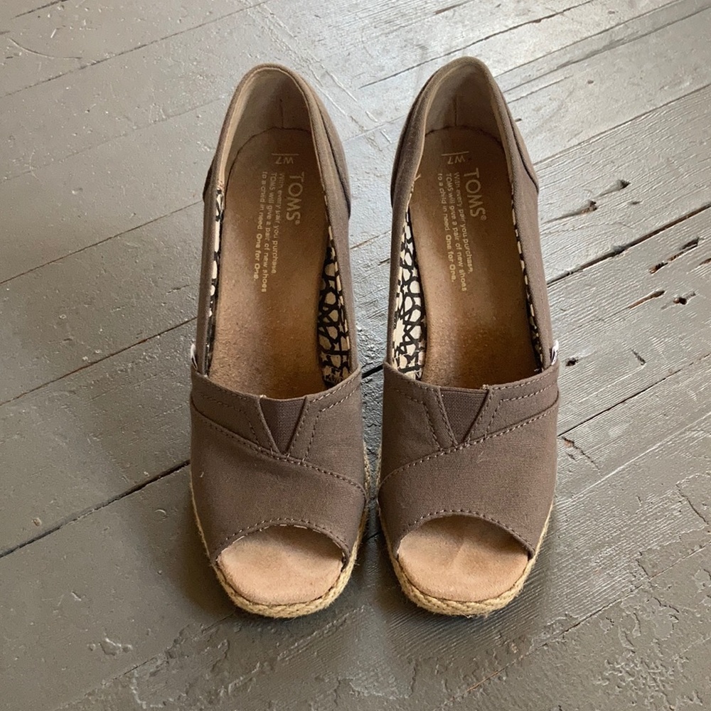 Tom’s Wedge Espadrilles